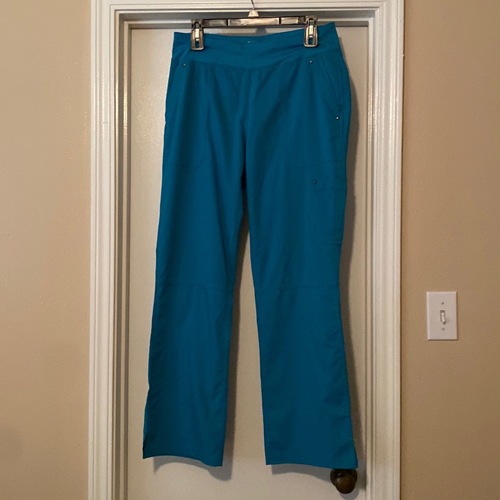 Teal women’s scrub pants; good condition